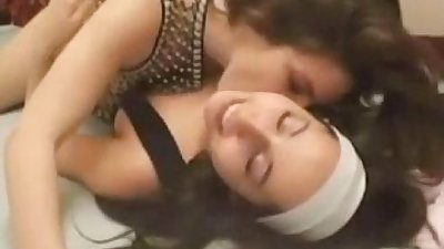 two girls rolling on bed and french kissing -tinycam.org