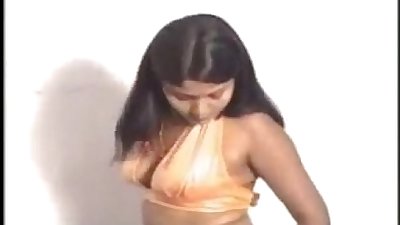 Indian Aunty Showing Off Her Tits
